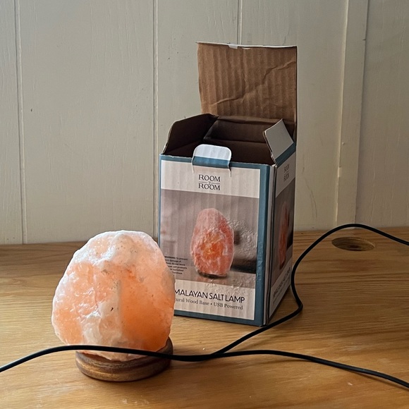 NIB New Room 2 Room Natural Himalayan Salt Lamp
Natural Wood Base - USB Powered - Picture 12 of 17